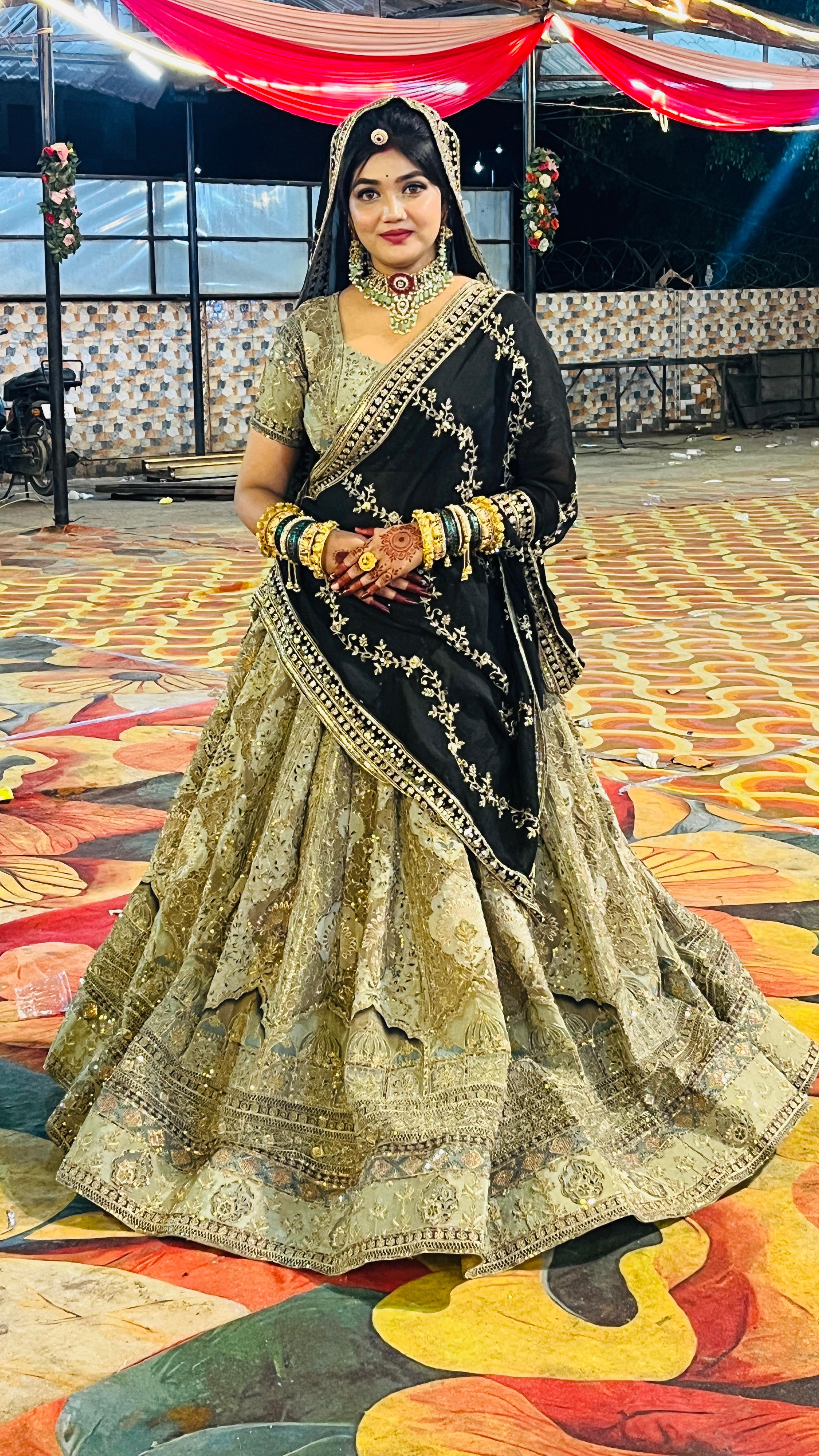 Black Jardozi Chunri with Gold Lehenga | Bridal Shekhawati Bandhej Dupatta