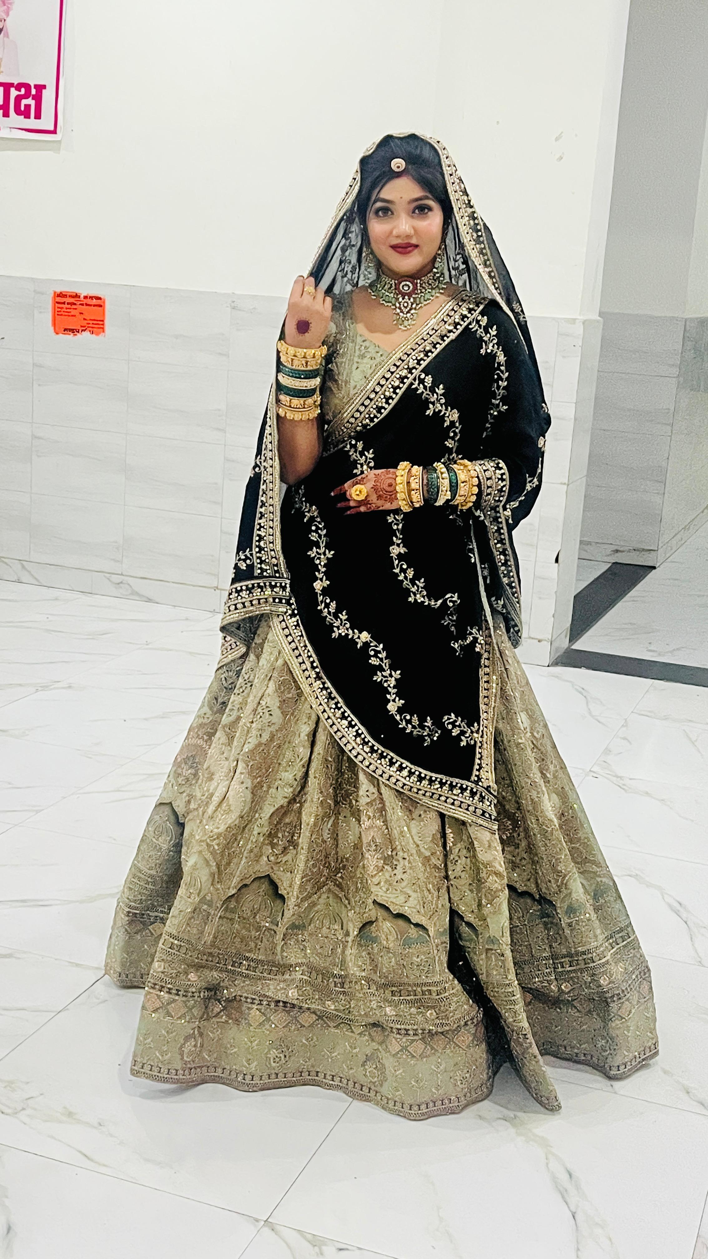 Black Jardozi Chunri with Gold Lehenga | Bridal Shekhawati Bandhej Dupatta