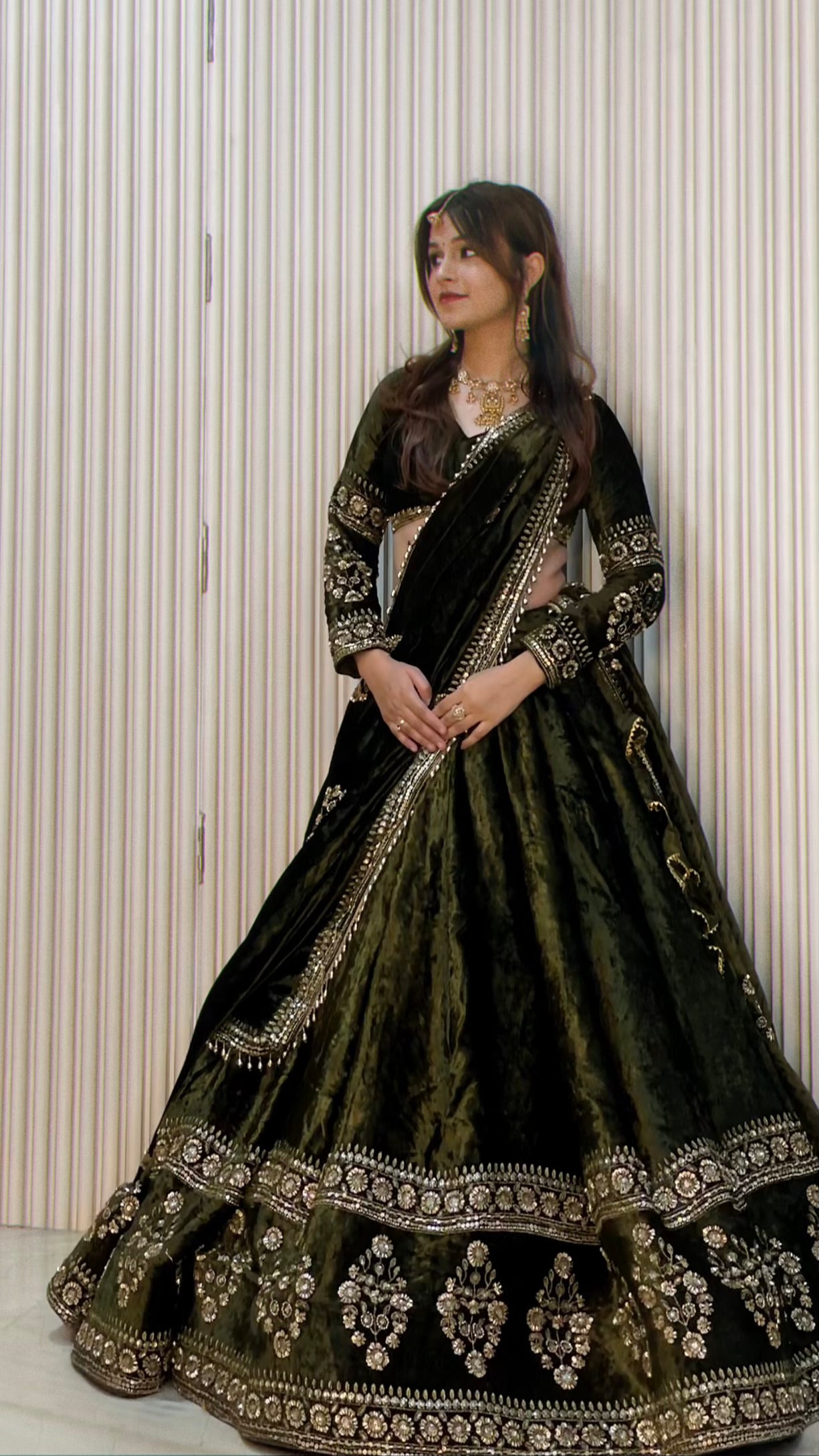 Parineeta Twirl Queen Edit Lehenga – Velvet & Crepe