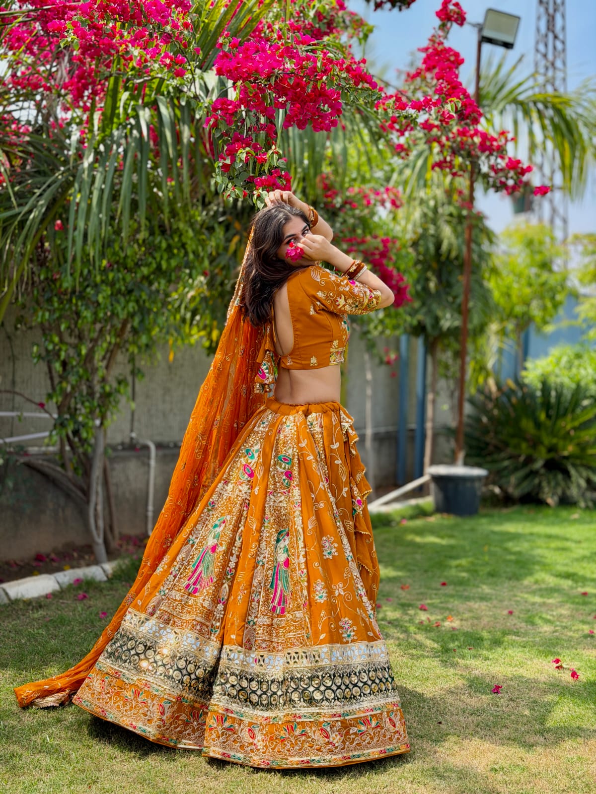 Bindani | Vintage Lahenga With Full Gher With Heavy Cane Cane