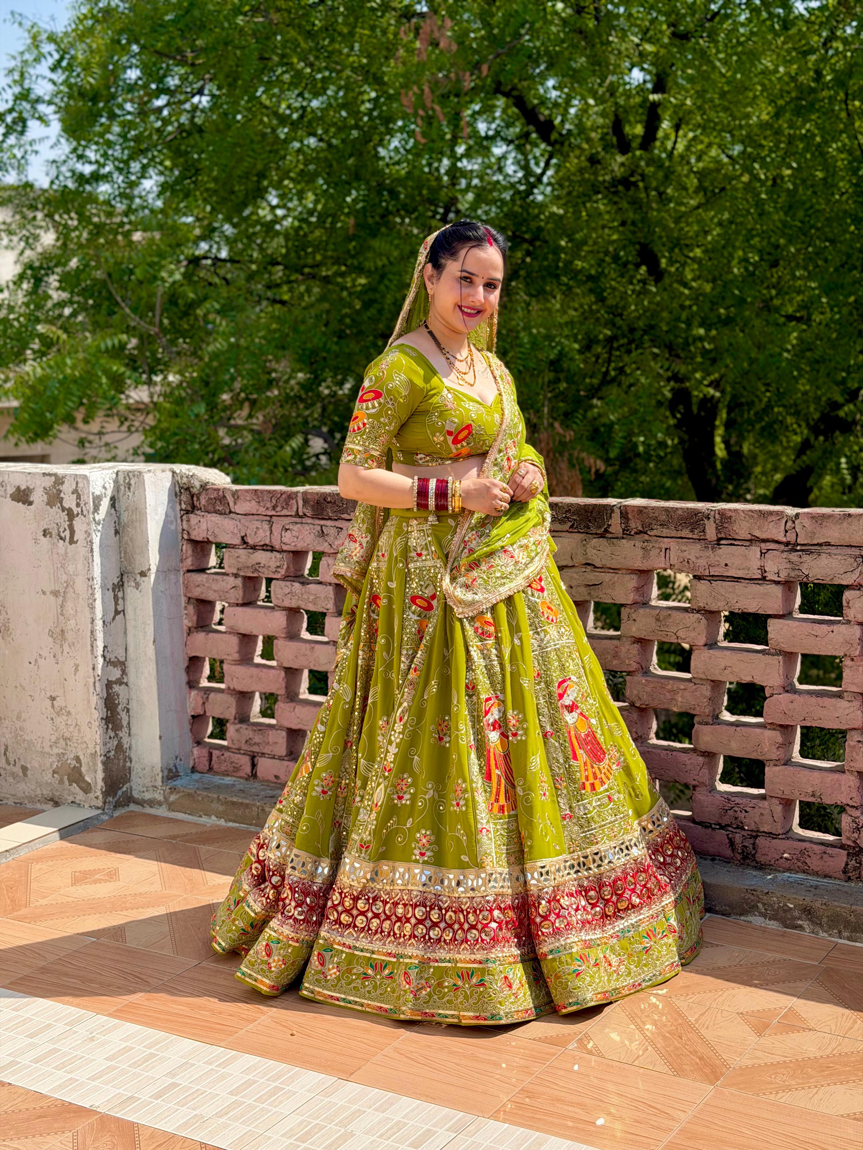 Bindani | Vintage Lahenga With Full Gher With Heavy Cane Cane